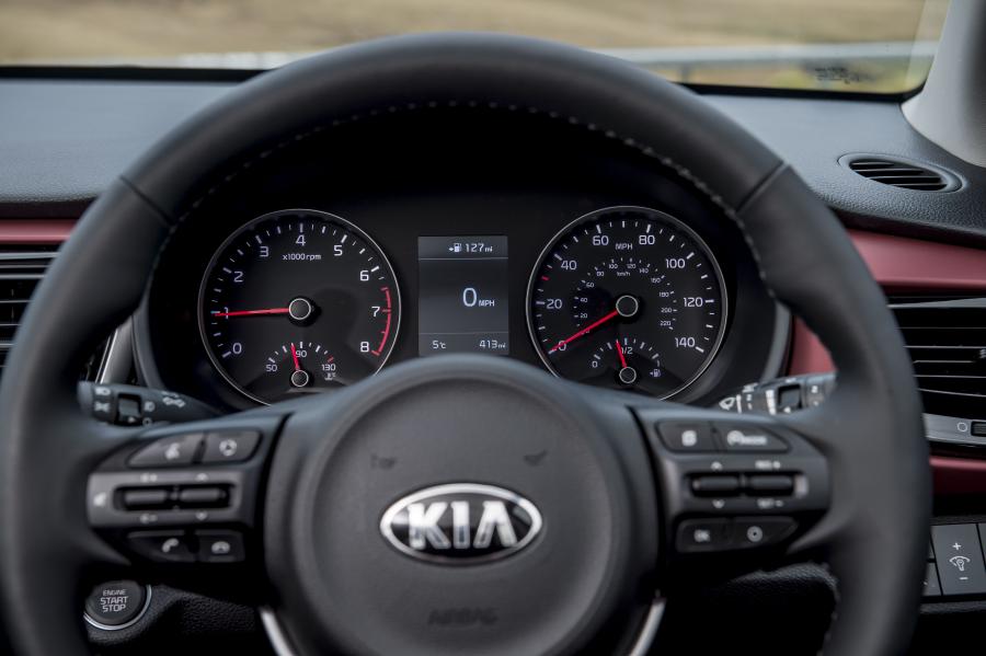 Панель приборов Kia Rio First Edition 2017 года  (UK) (фото 65 из 70)